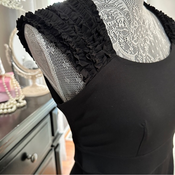 Saint Tropez West Black Ruffle Sleeve Sheath Size 8 Minimalist Quiet Luxury LBD - Picture 5 of 16